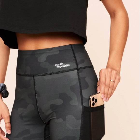 Emberly Athletic Leggings in Camo by earth republic - Picture 6 of 7